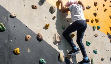 Escalade, skate, cuisine, jeux… un été animé au pied des immeubles
